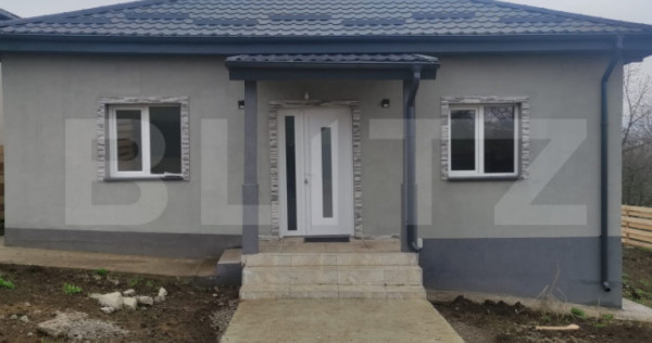 Casă de v&acirc;nzare &icirc;n Tomești &ndash; zonă centrală, l&acirc;ngă