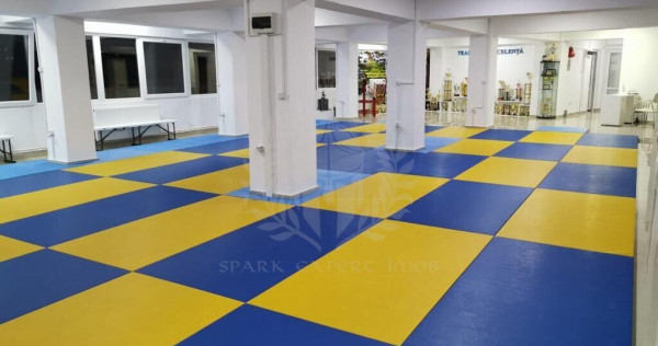 SPATIU COMERCIAL//BIROURI//PIATA VICTORIEI//BLOC MERCUR