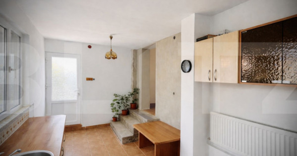 Casă modern renovată cu P+E &icirc;n Miniș | Liniște si Confo