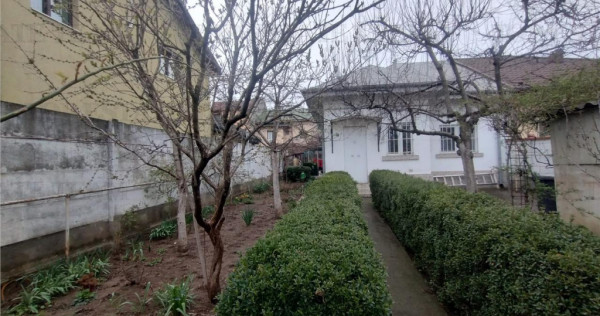 Casa individuala cu garaj si curte libera 300 mp, zona excel