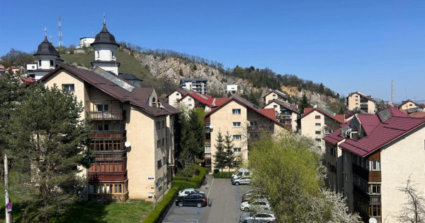 Racadau - Garsoniera cu extindere la mansarda, spatioasa, de renovat!