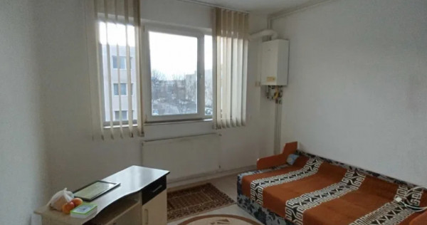 Garsoniera semidecomandata - zona Tractorul