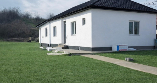 Casă de V&acirc;nzare Com. Ștefănești V&acirc;lcea