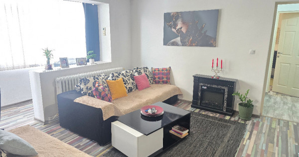 Vand apartament cu 2 camere in Deva, zona Al. Muncii (Piata), mobilat