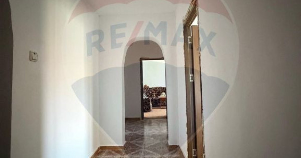 Apartament cu 3 camere de v&acirc;nzare cu suprafata de 74mp