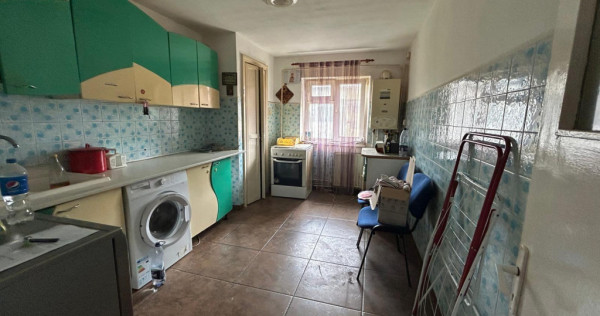 Apartament cu 4 camere de , zona Teatru