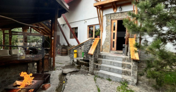 Pensiune, 2 corpuri, ciubar, restaurant si microferma, 600 m