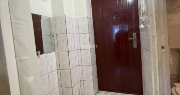 Garsoniera de vanzare, ETaj 3, zona Alexandru cel Bun - Rond