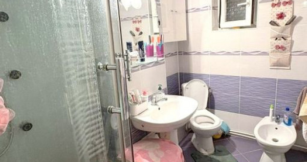 De vanzare apartament cu 3 camere I. C. Frimu, 70.500 euro