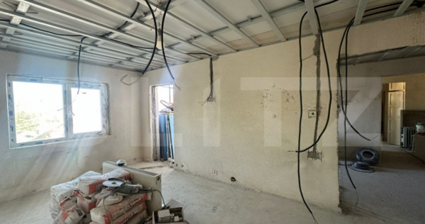 Apartament 3 camere, decomangdat, zona 8 Mai