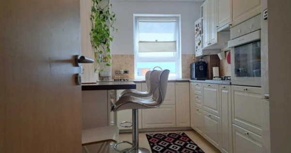 Apartament 3 camere, decomandat - zona Tractorul