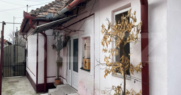 Vand casa in Oradea, intr-o zona linistita, aproape de centr