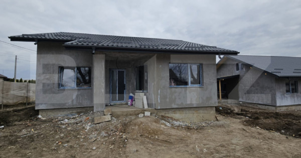 Casa frumoasa cu 3 camere in Ciurbesti