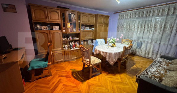 Apartament cu 3 camere de vanzare, 78 mp, zona Carpati 2