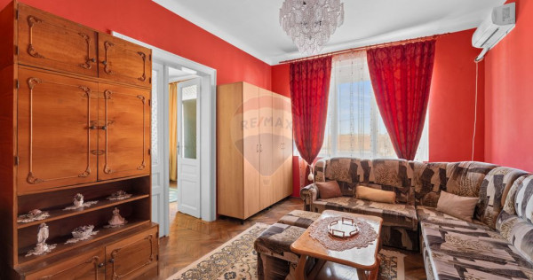 Apartament 2 camere, loc de parcare, teren propriu,strada...