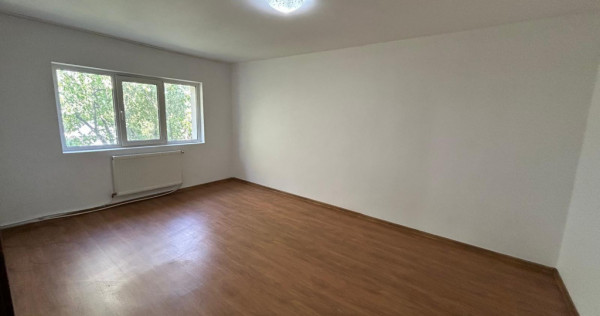 Apartament cu 3 camere de , zona Piata Moldovei