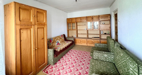 Luminisului, garsoniera, etaj 4