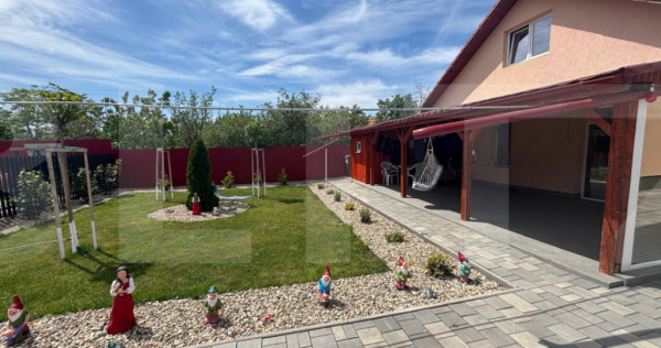 Casă &icirc;n Șofronea cu 2 corpuri, 5 camere, terase, garaj ș