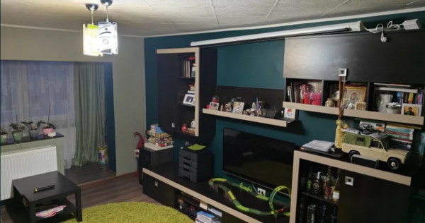 Apartament 2 camere, decomandat - zona Tractorul