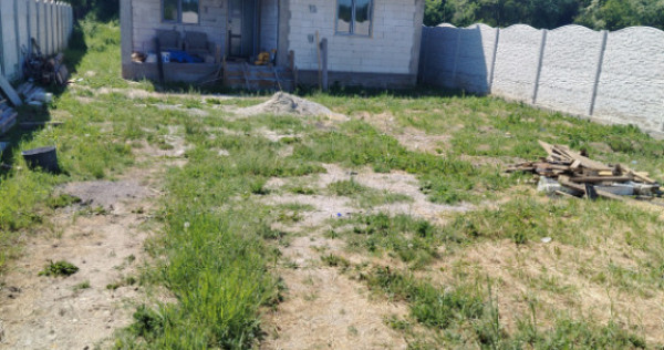 Casa parter la rosu, 355 mp teren, zona Podari