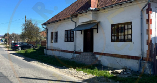 Casă &icirc;n Comuna Corbi, Argeș &ndash; ideală pentru afacere