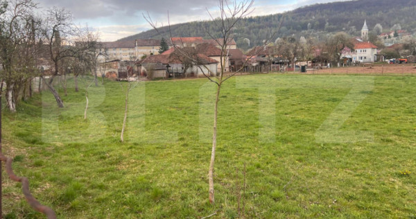 Teren de v&acirc;nzare 1200 mp situat in Șuncuiuș, zonă cabane