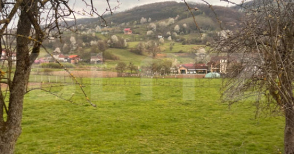 Teren de v&acirc;nzare 1200 mp situat in Șuncuiuș, zonă cabane