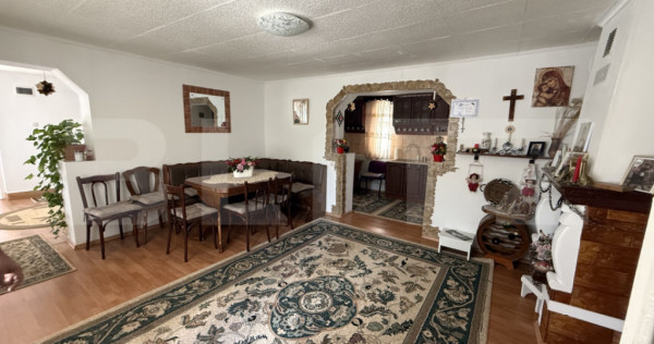 Casa cu 4 camere, 120 mp, teren 6.325 mp, zona Babasesti