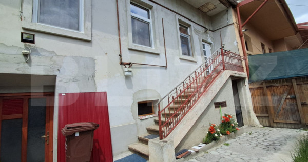 Casa Individuala Etaj si Demisol, zona Reghin