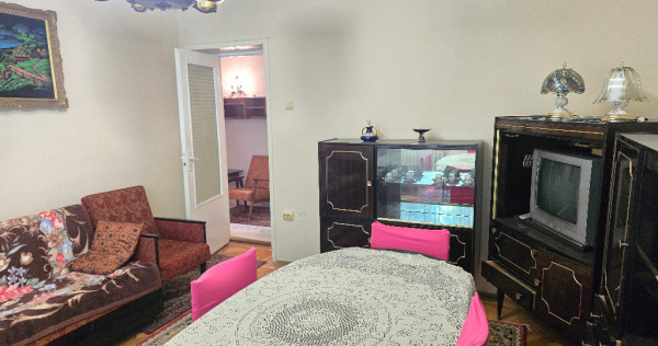 Vand apartament cu 3 camere decomandat Deva, zona George Enescu etaj 1