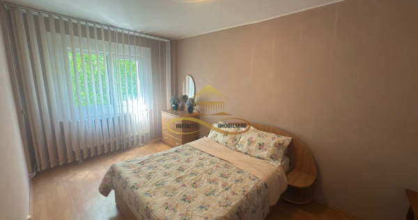 Apartament 3 camere de vanzare in Bacau strada Stefan cel...