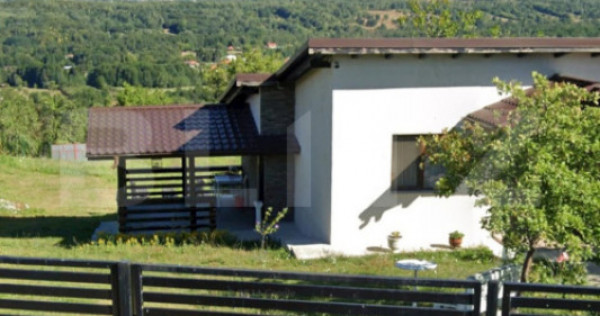 Casa de vanzare, 3 camere, 80 mp - zona linistita langa padu