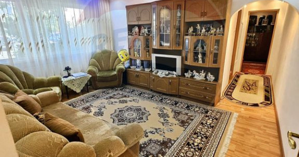 Apartament cu 3 camere de v&acirc;nzare &icirc;n zona Craiovita Noua