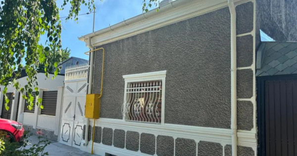 Casa de vanzare din caramida cu 5 camere in zona Piata mare.