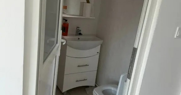 Proprietar &icirc;nchiriez spațiu comercial ultracentral stradal