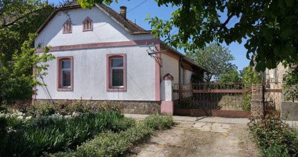 V&acirc;nd casă &icirc;n Comlosu Mic strada principala