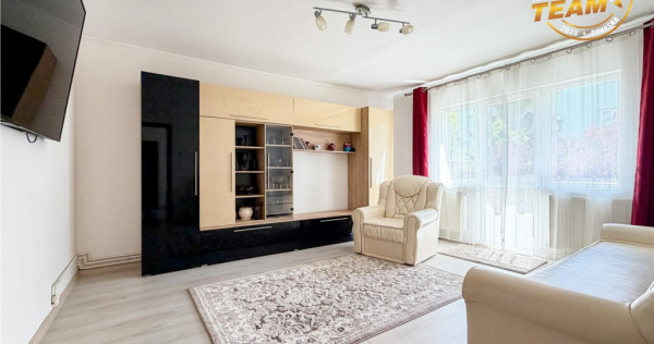 Apartament cu 3 camere, decomandat, etaj2, Central, Sfantu G