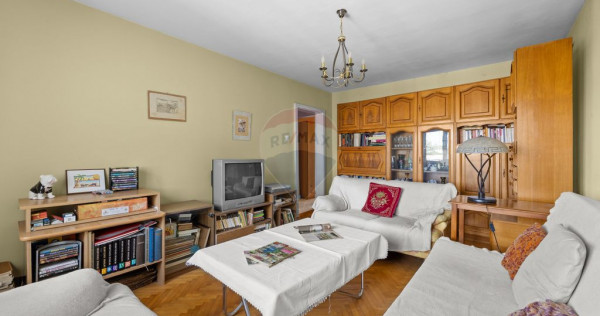 Apartament cu 3 camere de v&acirc;nzare &icirc;n zona Podgoria