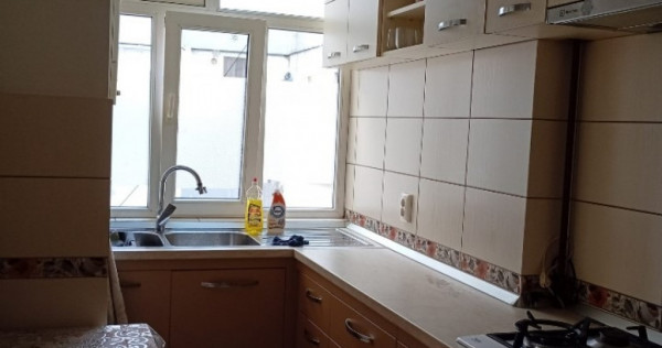Apartament Cu 3 Camere Decomandate Zona Albina
