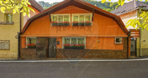 TRAIESTE LA POALELE PADURII!CASA 3 CAMERE APROAPE DE PTR....