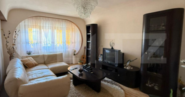 Apartament cu 4 camere, decomandat, zona 9 Mai