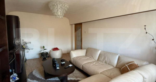 Apartament cu 4 camere, decomandat, zona 9 Mai