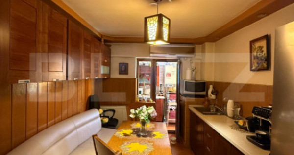 Apartament cu 4 camere, decomandat, zona 9 Mai