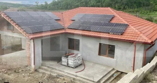 Casă nouă, 112 mp, panouri fotovoltaice, &icirc;ncălzire &icirc;n p