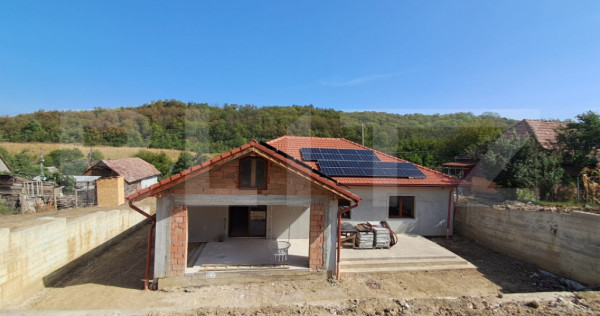 Casă nouă, 112 mp, panouri fotovoltaice, &icirc;ncălzire &icirc;n p