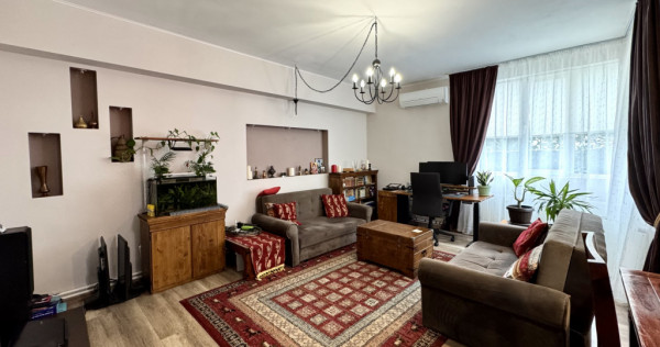 Apartament 3 camere cu curte 105mp si beci, parter de vila