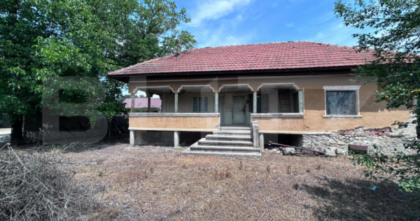 Casa si Teren - 6870 mp, Comuna Arcani