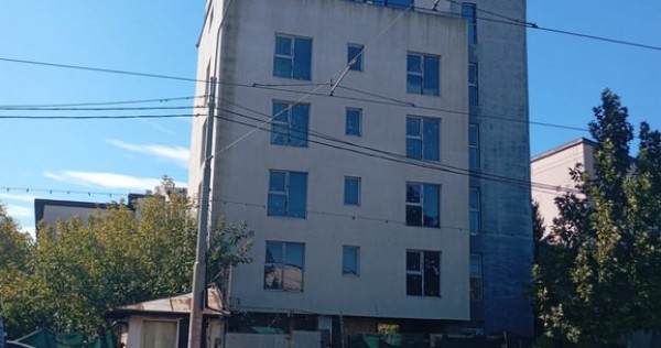 V&acirc;nd bloc locuințe colective la roșu, stradal &ndash; Șos...