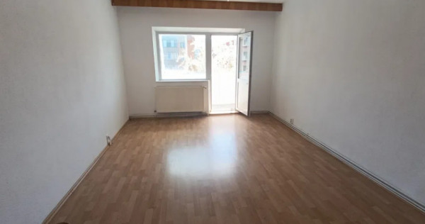 Apartament cu 4 camere, decomandat - zona Bartolomeu