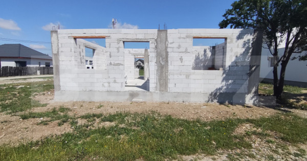 Casa de vanzare, la rosu, 3 camere, 90 mp, in Les